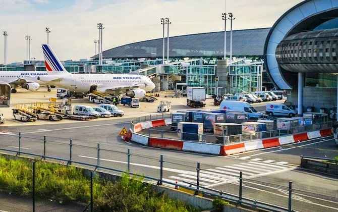 Connection from Paris Metro to Airport