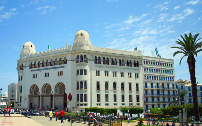 Sightseeing from the Algiers Subway