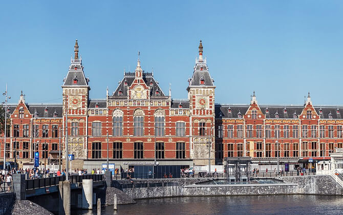 Sightseeing via Amsterdam Metro