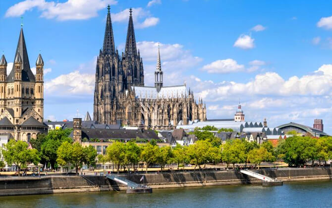 Sightseeing via the Cologne Metro