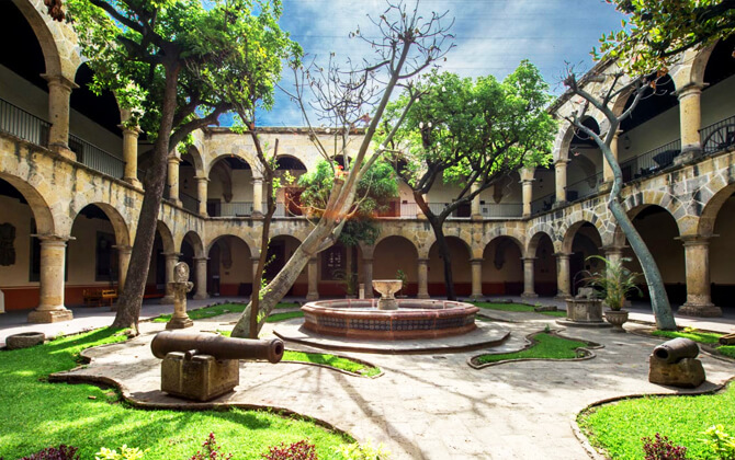 Sightseeing via the Guadalajara Metro