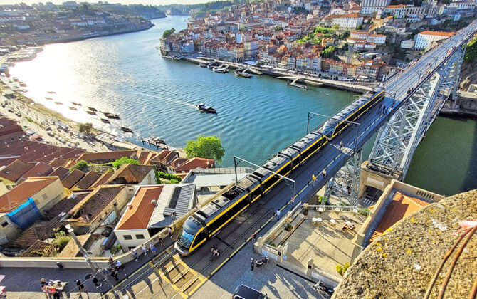 Sightseeing via the Porto Metro